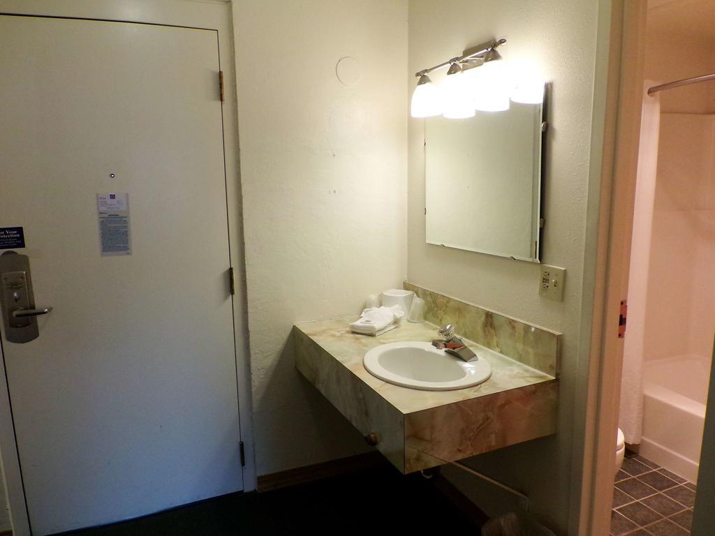 Budget Inn Missoula East Bagian luar foto