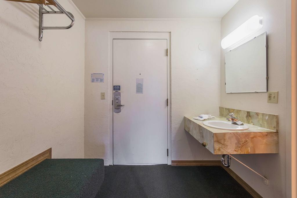 Budget Inn Missoula East Bagian luar foto